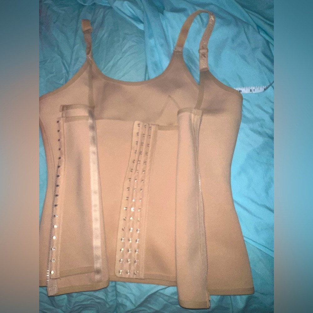 Shapewear! Waist trainer style type adjustable & nicely made! NWOT